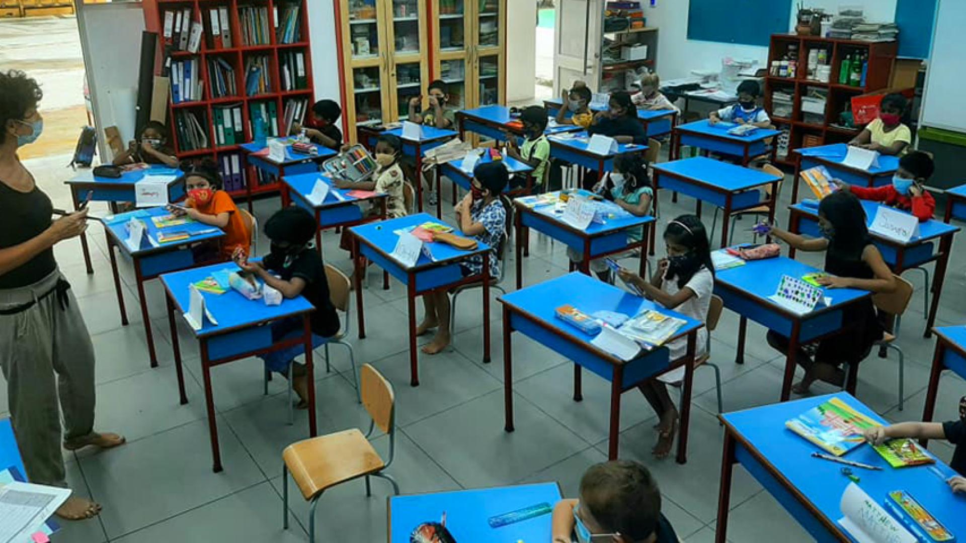 Pondichéry. Attentifs, les élèves prennent leurs marques dans leur nouvelle salle de classe.