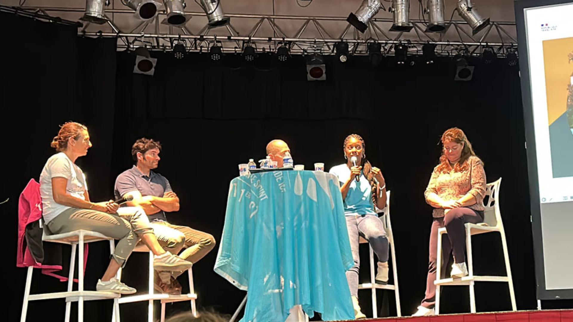 Des personnalités inspirantes ont accompagné les Jeux internationaux de la jeunesse 2023 et ont participé à un temps d'échanges avec les élèves lors d'une masterclass le mardi 13 juin :  Stéphanie Barneix, multiple championne de sauvetage côtier aux niveaux national, européen et mondial, Éric Deguil, quadruple champion du monde de kayak extrême, Malia Metella, médaillée d’argent aux Jeux olympiques de 2004 à Athènes dans l’épreuve des 50 m nage libre, et Diane de Navacelle de Coubertin, descendante du baron Pierre de Coubertin, le créateur des Jeux olympiques modernes. 